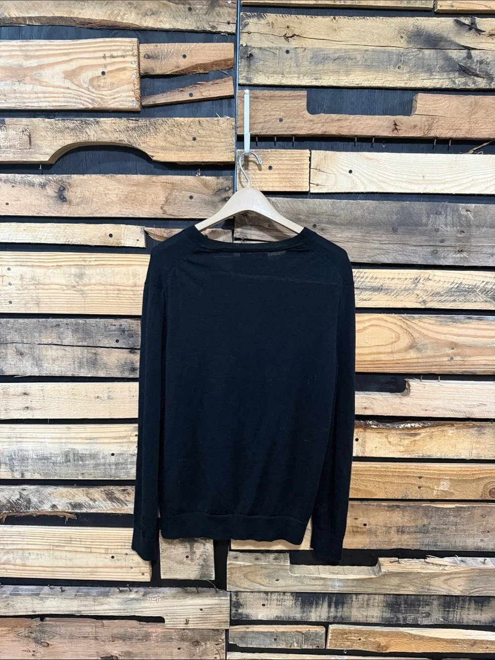 Men’s Banana Republic Black 100% Merino Wool V-Neck Lightweight Sweater Large